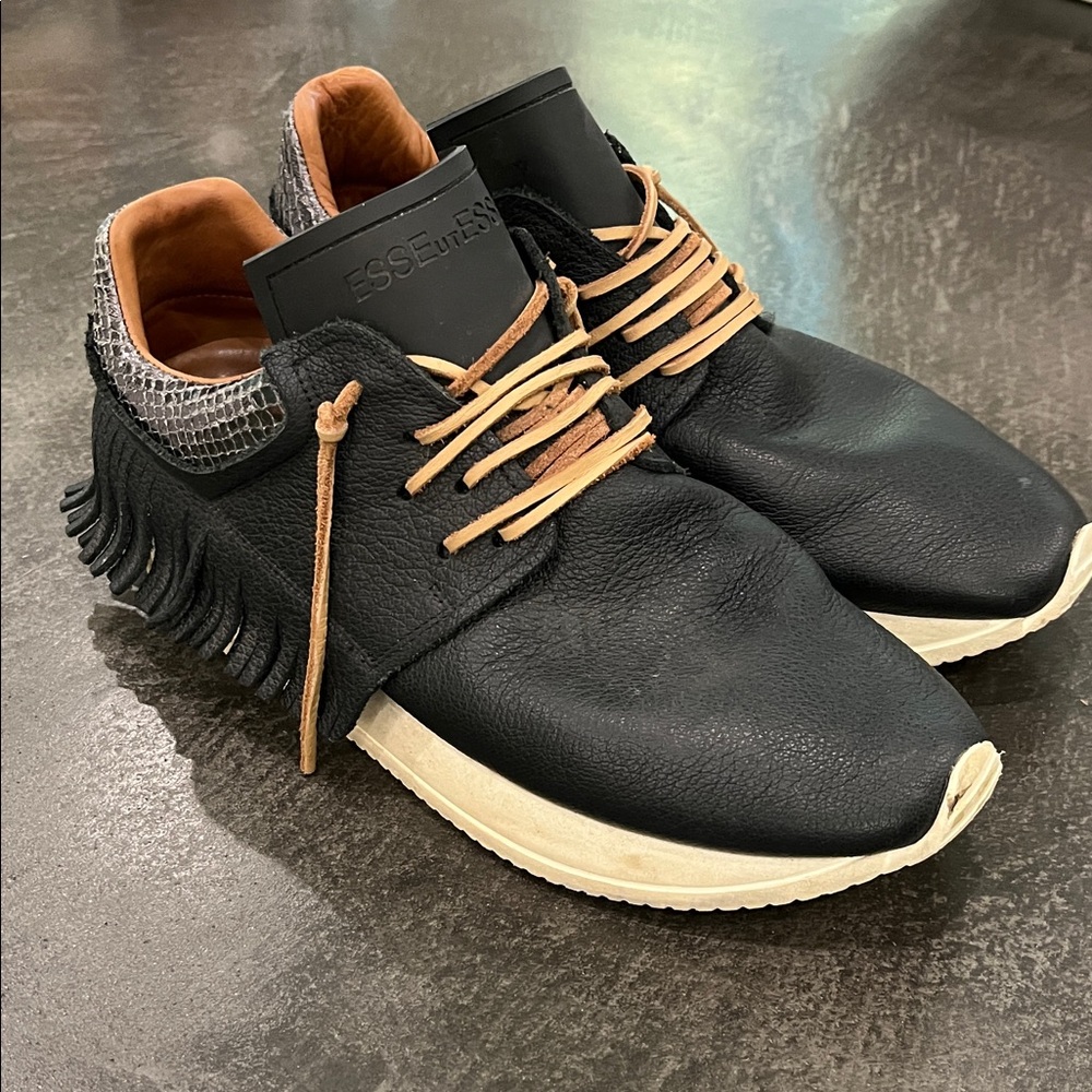 Esse ut esse Black with fringe and tan leather laces sneakers